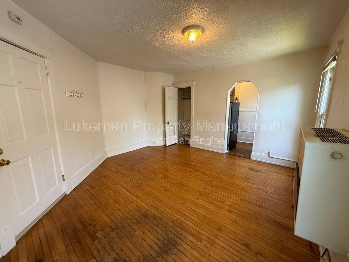 Apartment for rent at 301 Douglas Ave #3, Kalamazoo, MI 49007