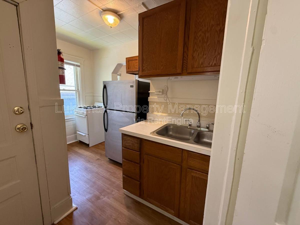 Apartment for rent at 301 Douglas Ave #3, Kalamazoo, MI 49007