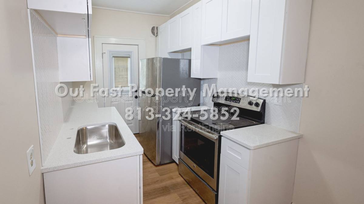 House for rent at 801 7th St N, Saint Petersburg, FL 33701