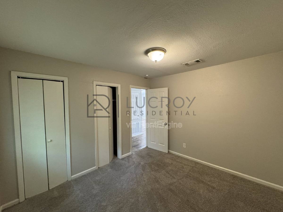 House for rent at 227 Lawrence Rd, Jackson, MS 39206