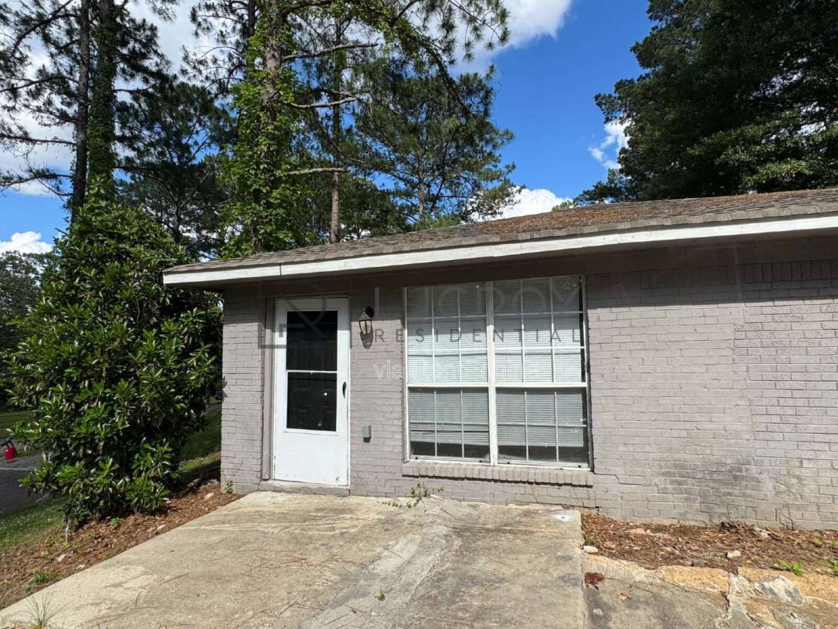 House for rent at 227 Lawrence Rd, Jackson, MS 39206