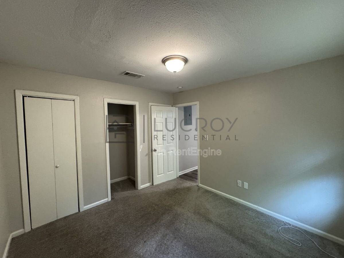 House for rent at 227 Lawrence Rd, Jackson, MS 39206