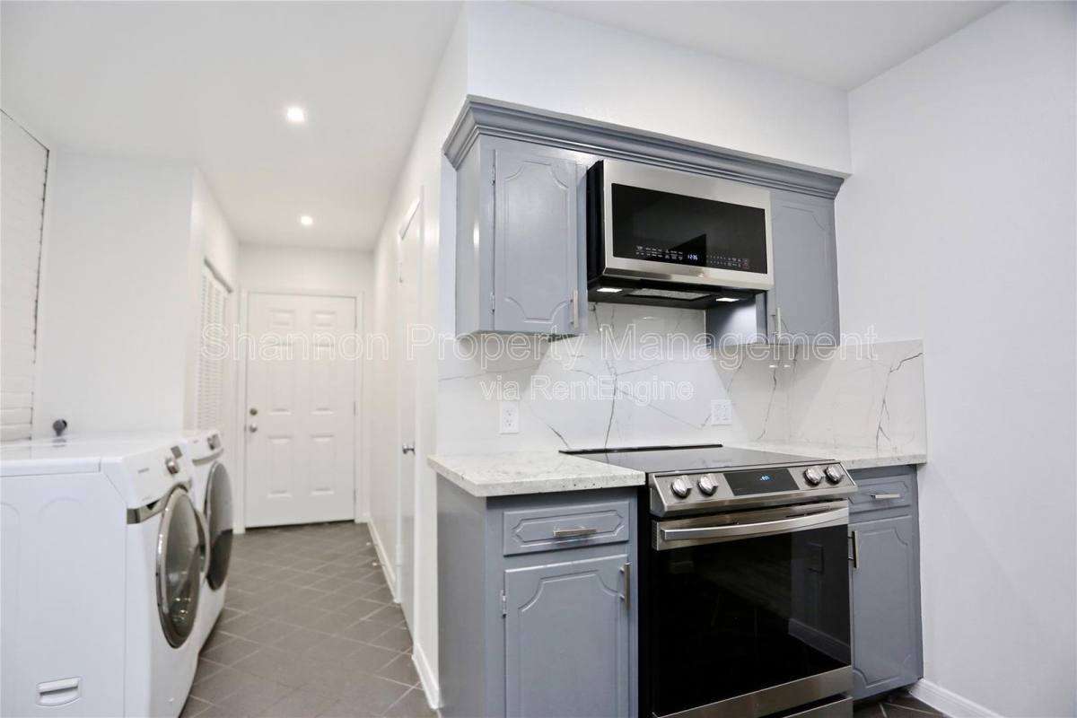 Condo for rent at 2824 Briarhurst Dr #16, Houston, TX 77057