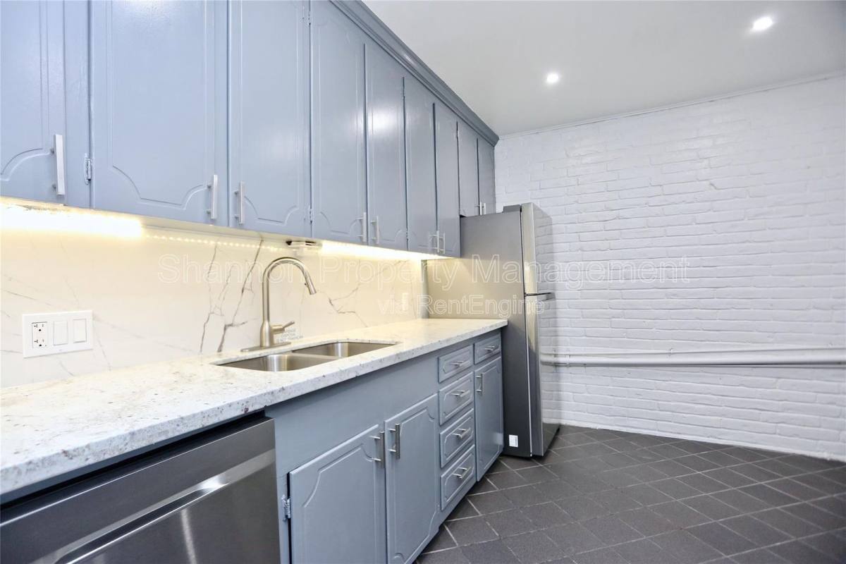 Condo for rent at 2824 Briarhurst Dr #16, Houston, TX 77057