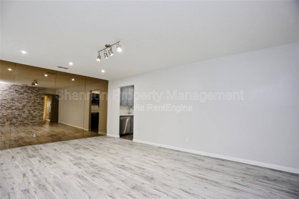 Condo for rent at 2824 Briarhurst Dr #16, Houston, TX 77057