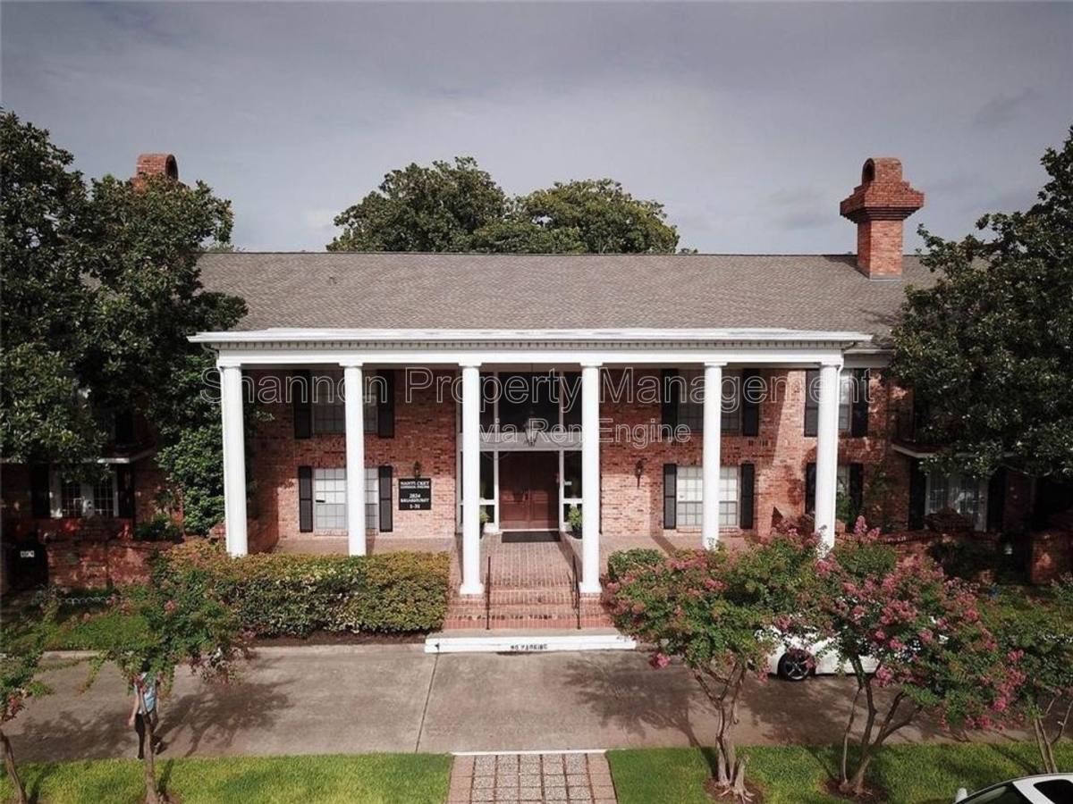Condo for rent at 2824 Briarhurst Dr #16, Houston, TX 77057