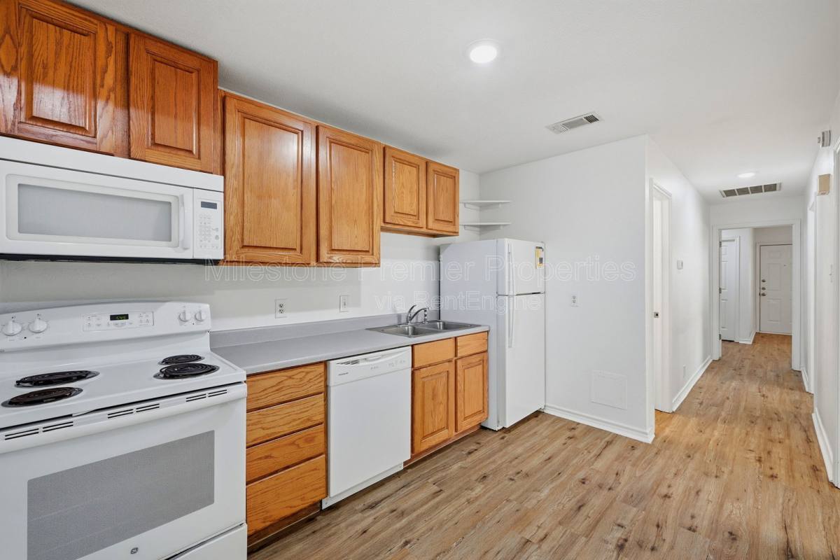 Apartment for rent at 906 W Houston St #1, Sherman, TX 75092