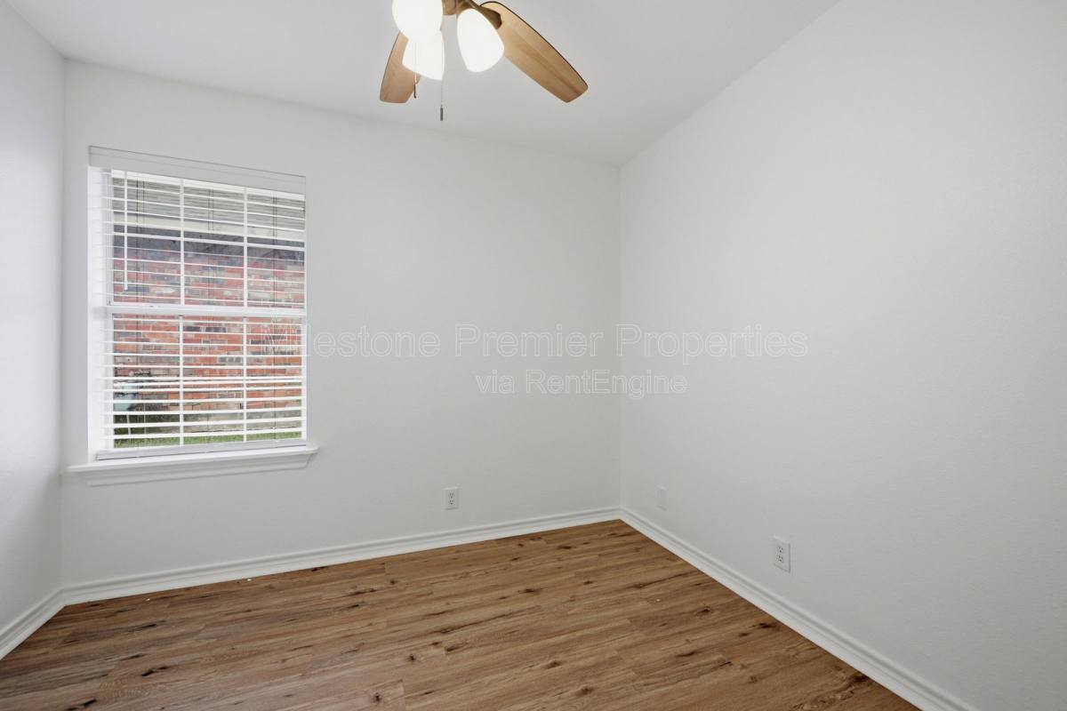 Apartment for rent at 906 W Houston St #1, Sherman, TX 75092
