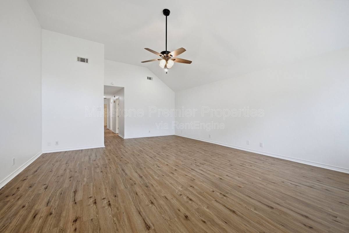 Apartment for rent at 906 W Houston St #1, Sherman, TX 75092