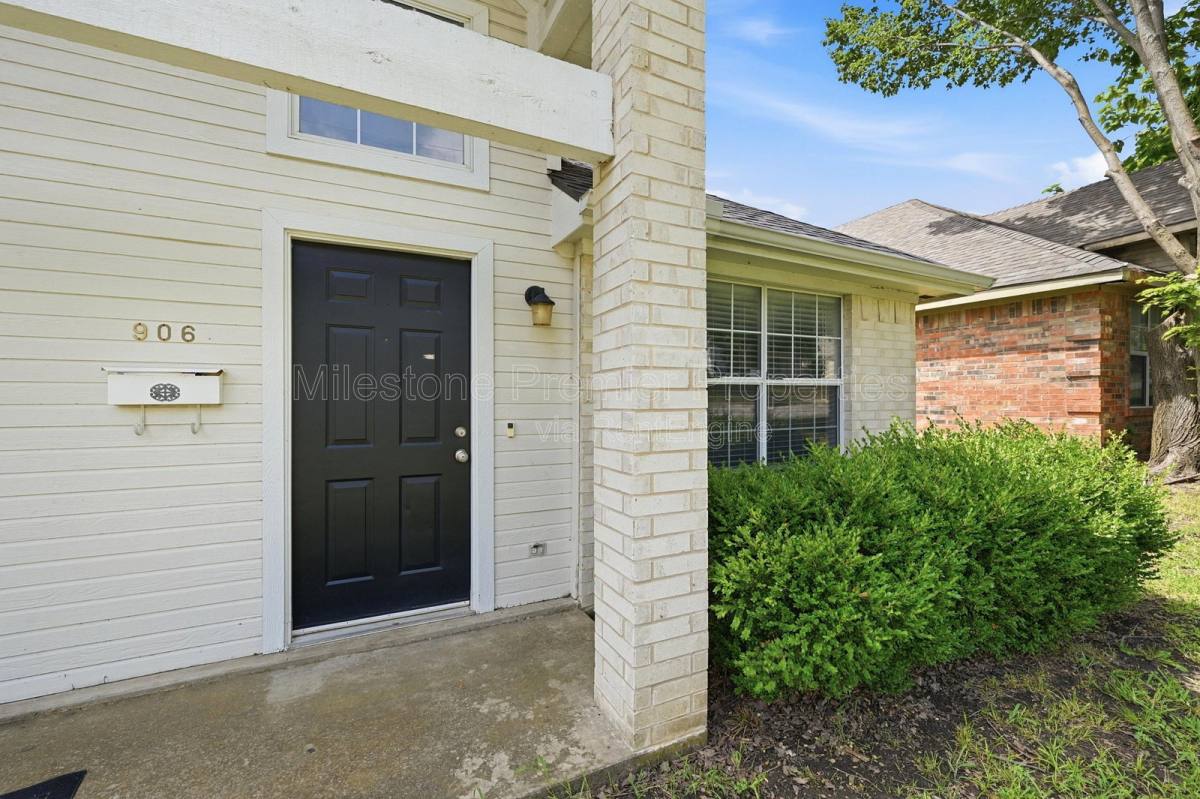 Apartment for rent at 906 W Houston St #1, Sherman, TX 75092