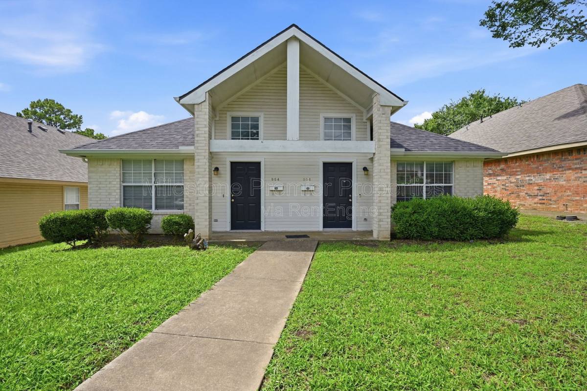 Apartment for rent at 906 W Houston St #1, Sherman, TX 75092