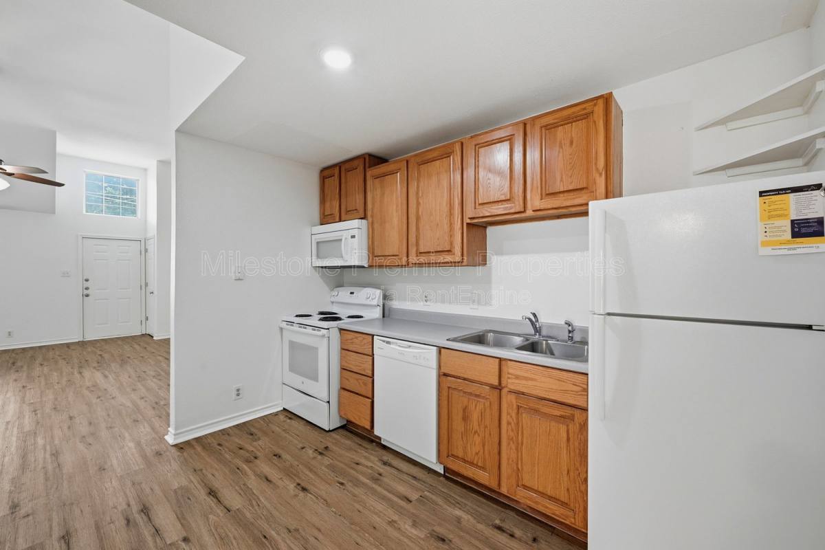 Apartment for rent at 906 W Houston St #1, Sherman, TX 75092