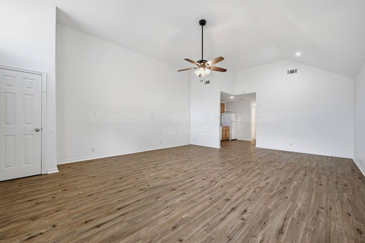 Apartment for rent at 906 W Houston St #1, Sherman, TX 75092