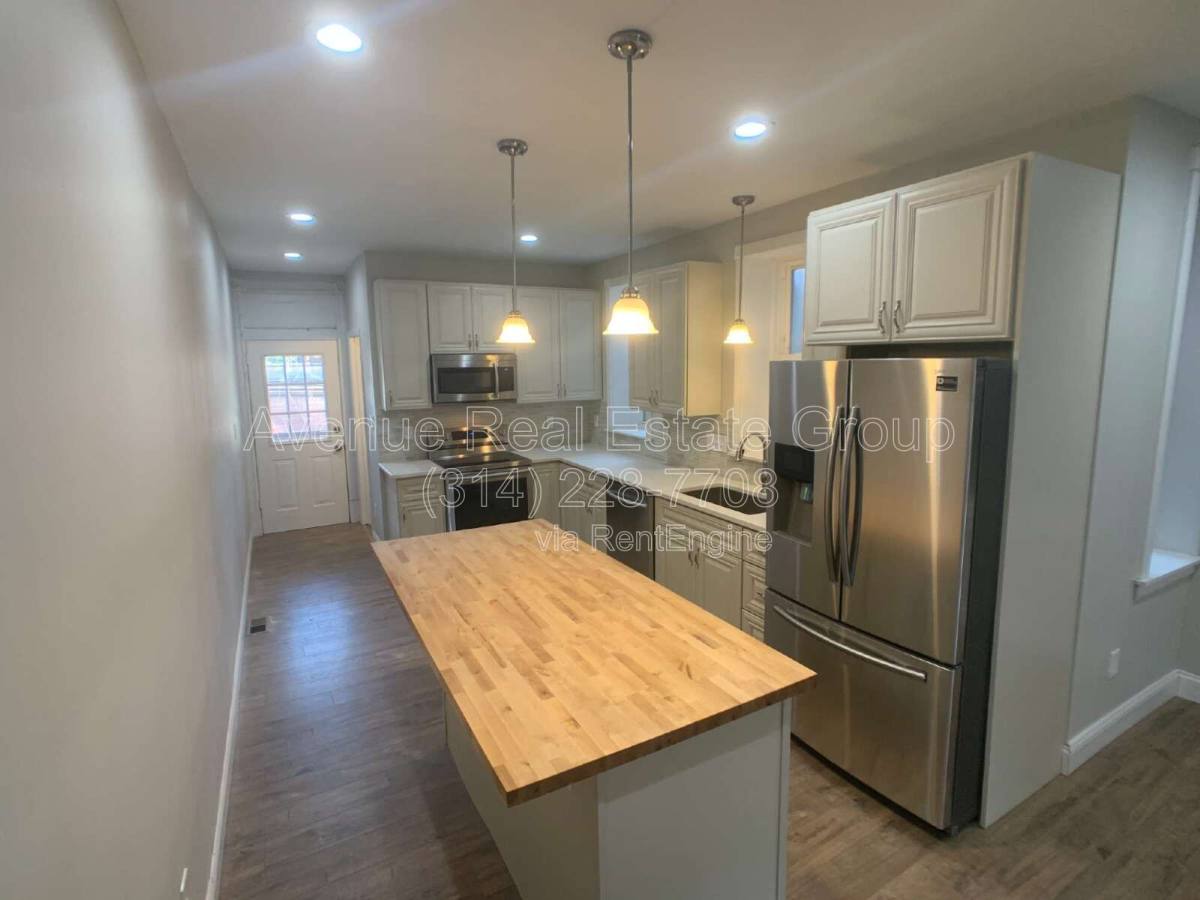 Townhouse for rent at 4211 Cleveland Ave, Saint Louis, MO 63110