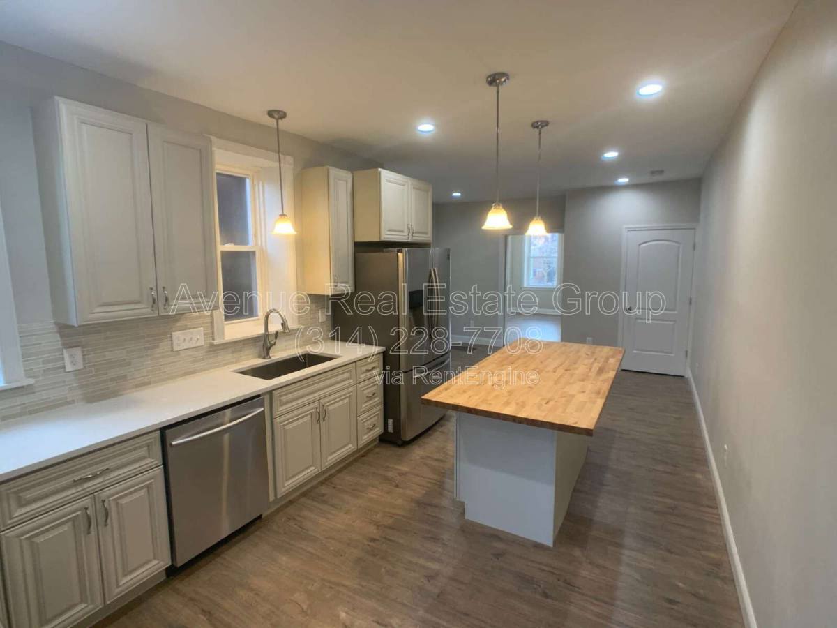 Townhouse for rent at 4211 Cleveland Ave, Saint Louis, MO 63110