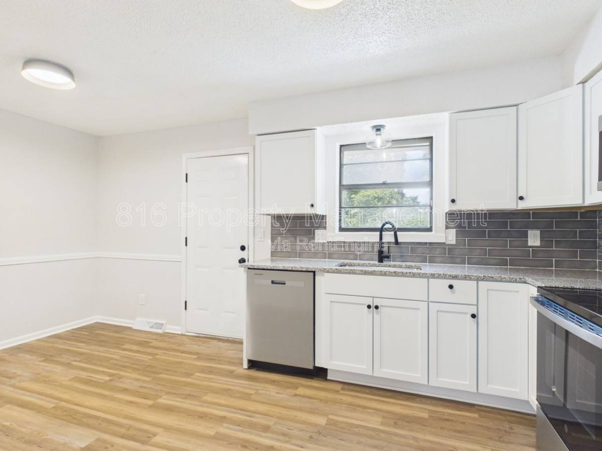 House for rent at 8622 E 108th Terrace, Kansas City, MO 64134