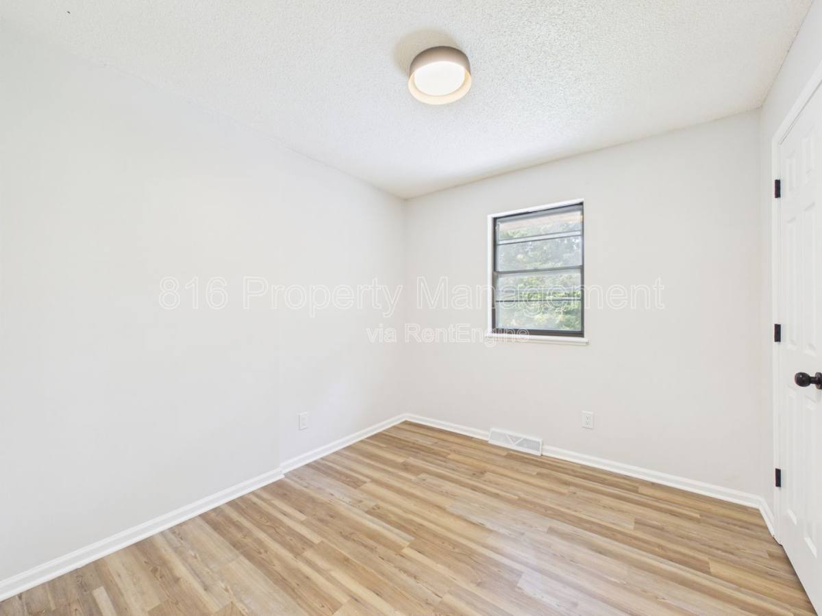 House for rent at 8622 E 108th Terrace, Kansas City, MO 64134