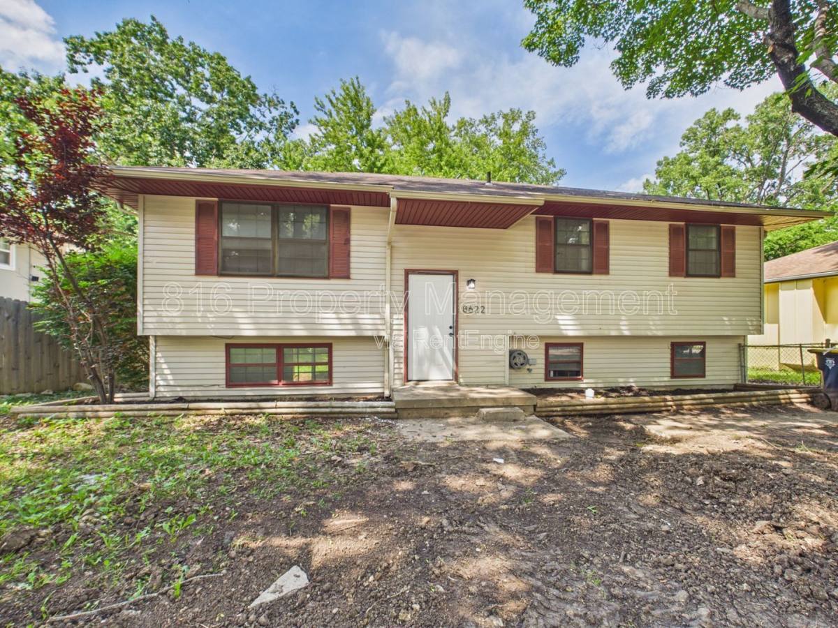 House for rent at 8622 E 108th Terrace, Kansas City, MO 64134