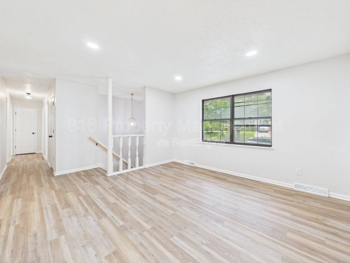 House for rent at 8622 E 108th Terrace, Kansas City, MO 64134