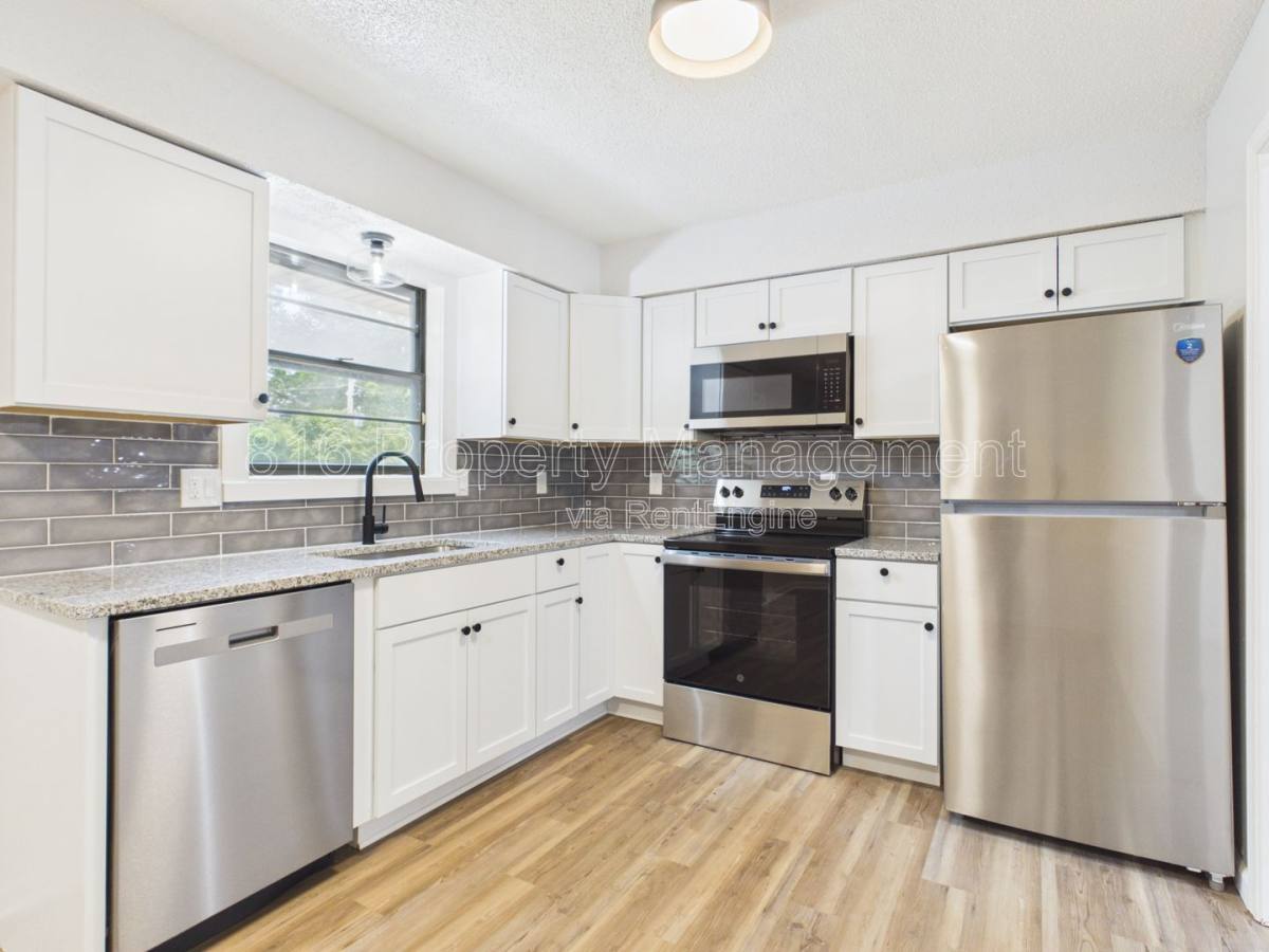 House for rent at 8622 E 108th Terrace, Kansas City, MO 64134