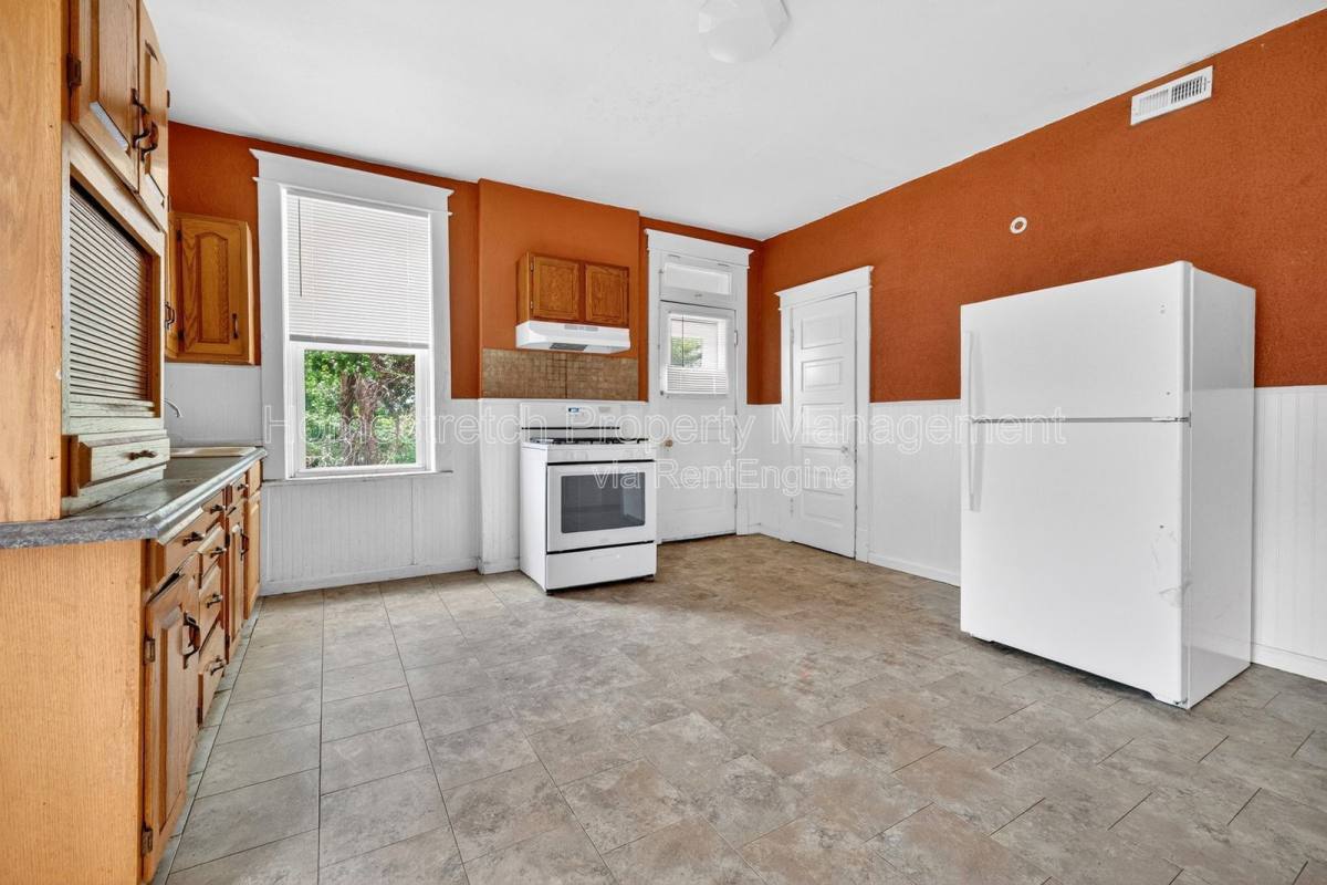 Apartment for rent at 4617 S Compton Ave, Saint Louis, MO 63111
