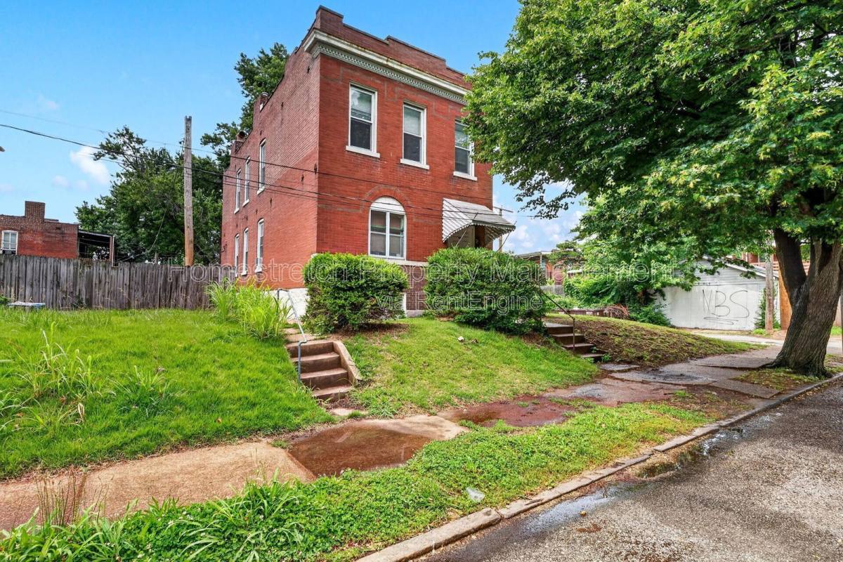 Apartment for rent at 4617 S Compton Ave, Saint Louis, MO 63111
