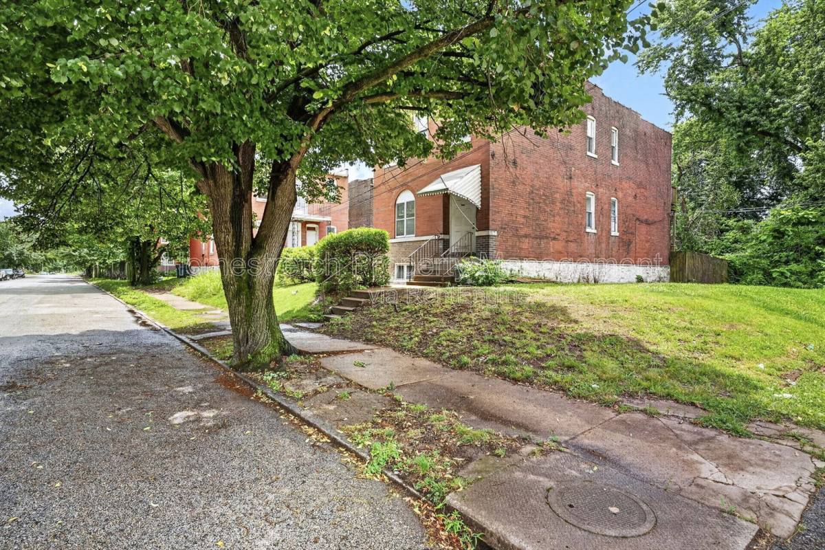 Apartment for rent at 4617 S Compton Ave, Saint Louis, MO 63111