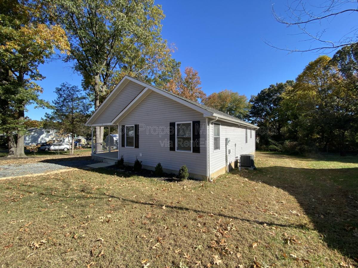 House for rent at 77 Lakeview Dr, Colonial Beach, VA 22443