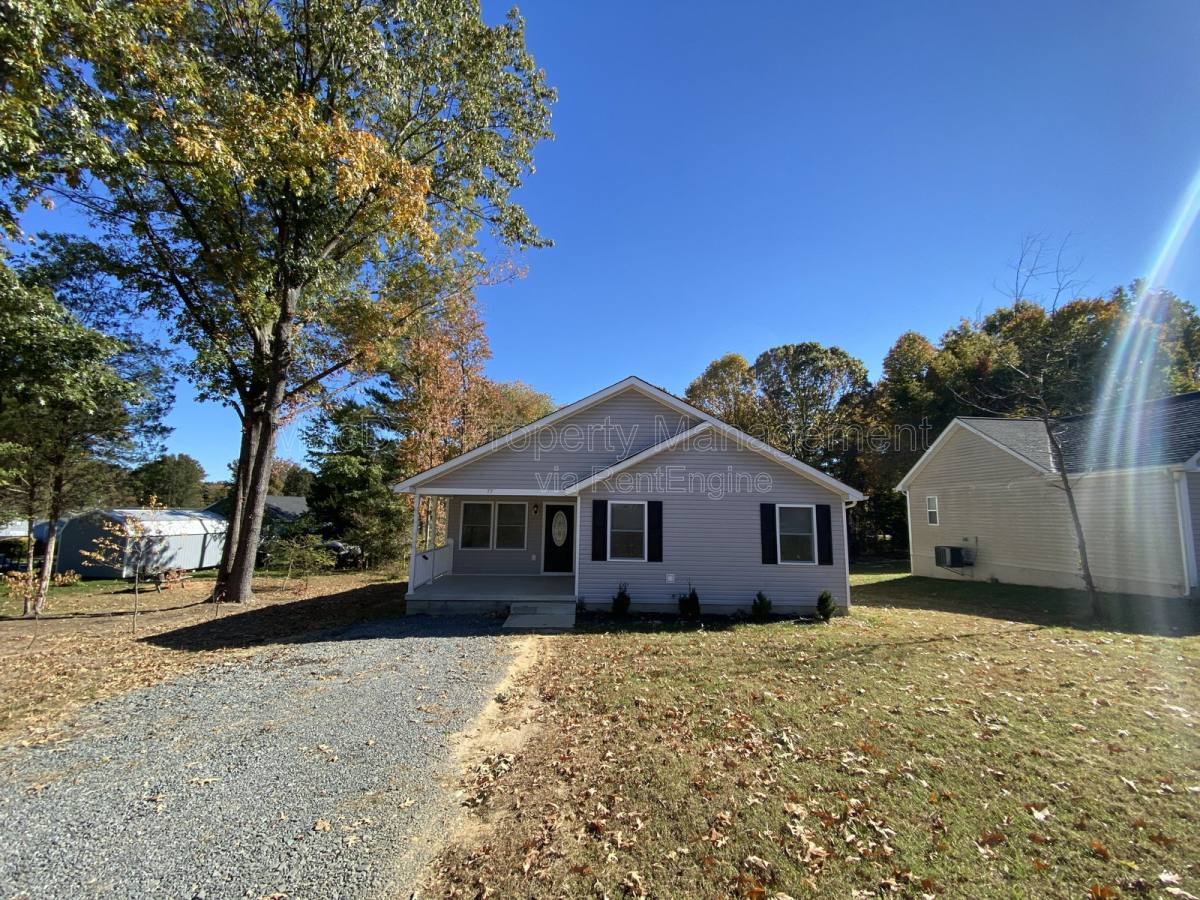 House for rent at 77 Lakeview Dr, Colonial Beach, VA 22443