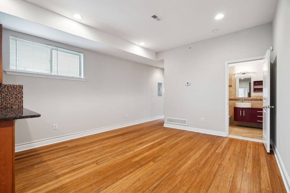 Apartment for rent at 1633 Carpenter St, Philadelphia, PA 19146