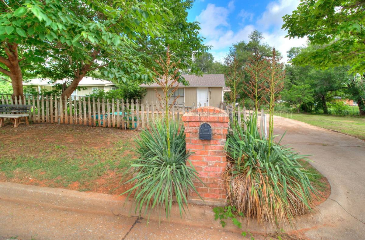 House for rent at 2117 SE 12th St, Oklahoma City, OK 73129
