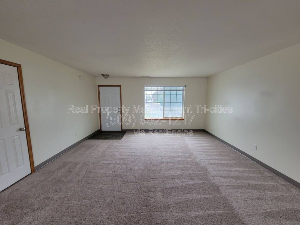 Apartment for rent at 6321 Thistledown Dr, Pasco, WA 99301