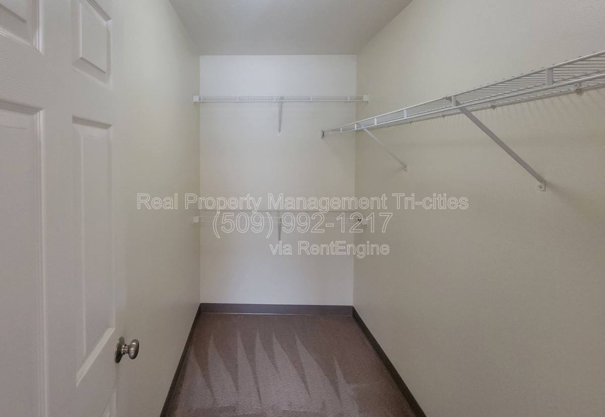 Apartment for rent at 6321 Thistledown Dr, Pasco, WA 99301