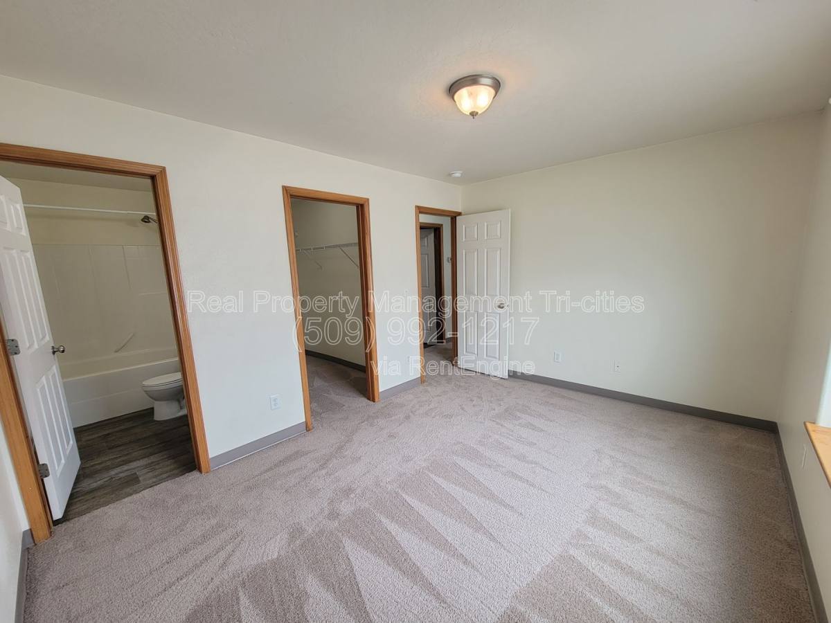 Apartment for rent at 6321 Thistledown Dr, Pasco, WA 99301