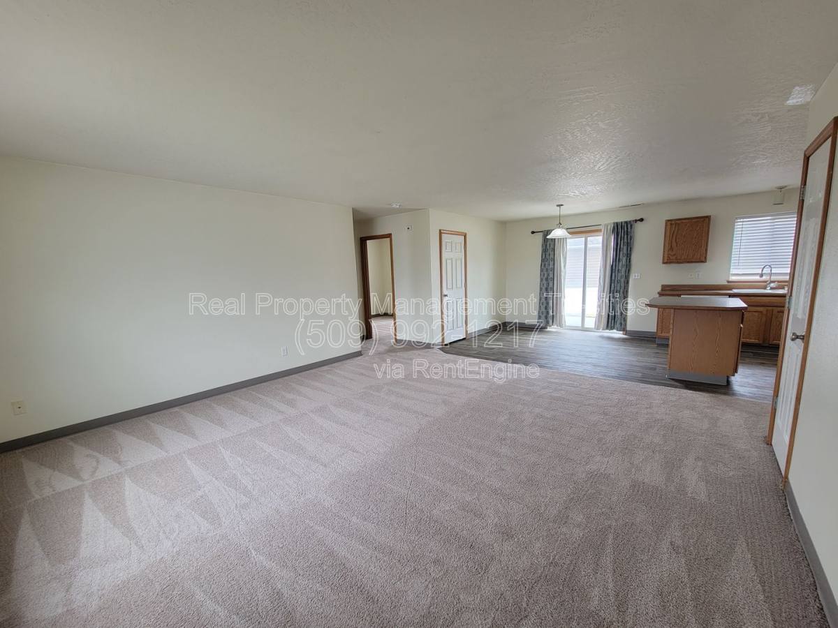 Apartment for rent at 6321 Thistledown Dr, Pasco, WA 99301