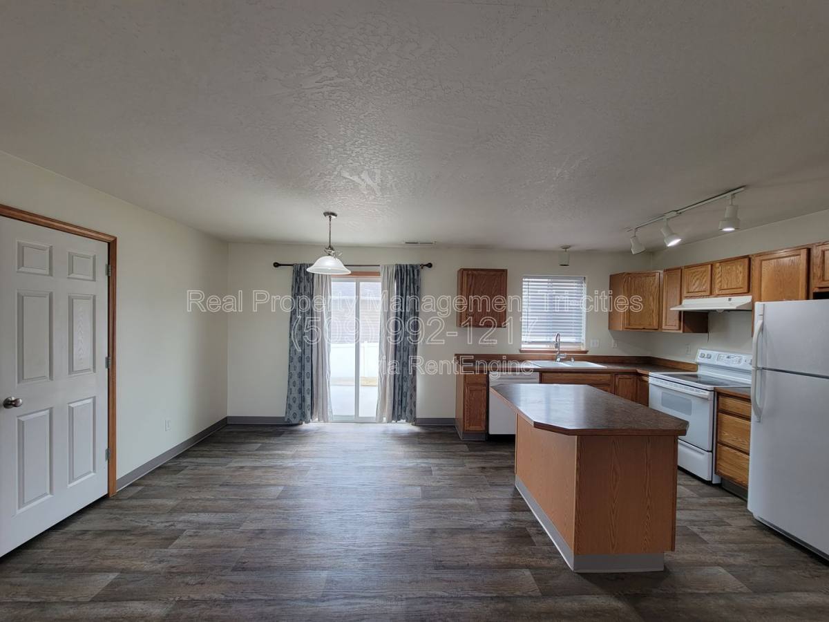 Apartment for rent at 6321 Thistledown Dr, Pasco, WA 99301