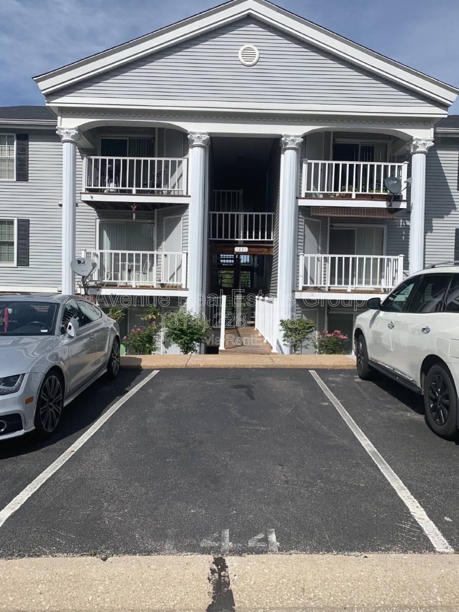 Condo for rent at 1231 Creve Coeur Crossing Lane #I, Chesterfield, MO 63017