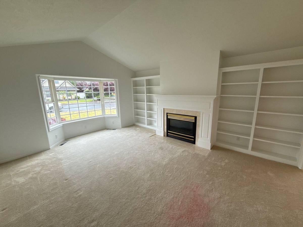 House for rent at 191 McLaughlin Dr, Woodburn, OR 97071