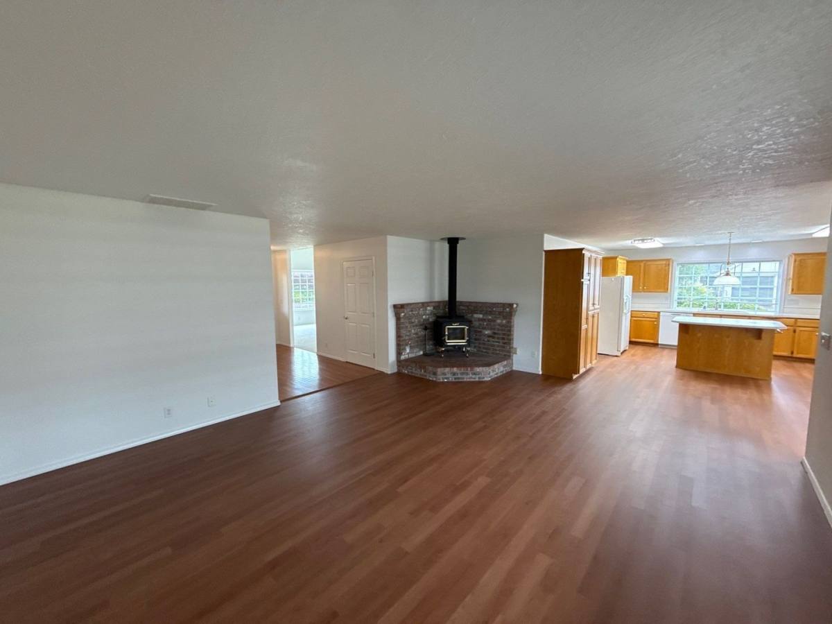 House for rent at 191 McLaughlin Dr, Woodburn, OR 97071
