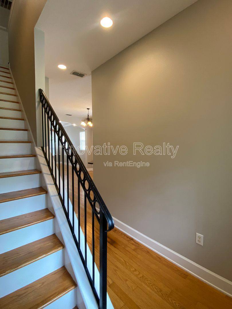 Townhouse for rent at 332 E Kaley St, Orlando, FL 32806
