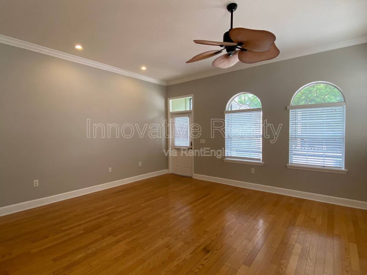 Townhouse for rent at 332 E Kaley St, Orlando, FL 32806