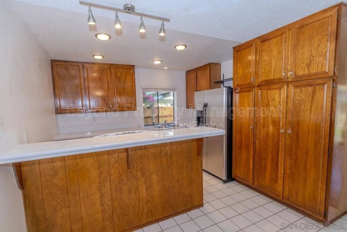Townhouse for rent at 10743 Caminito Cascara, San Diego, CA 92108