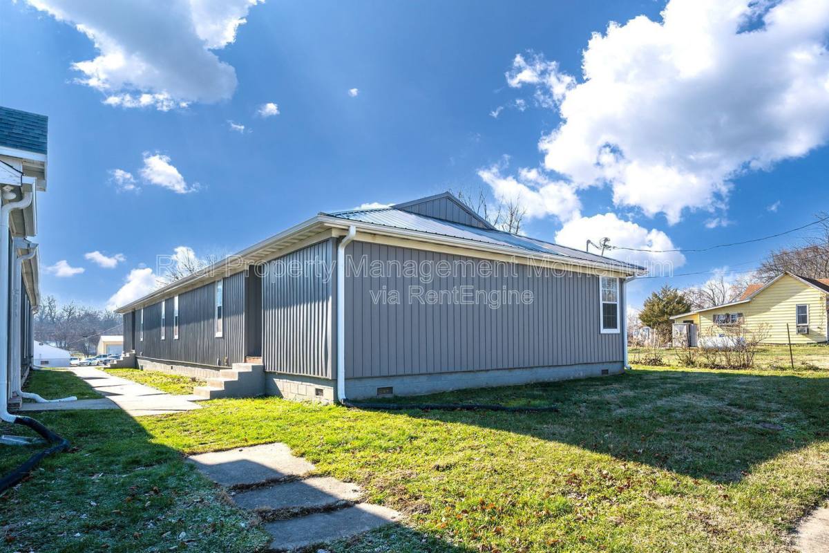 Apartment for rent at 1118 W Fair Play St #A, Bolivar, MO 65613