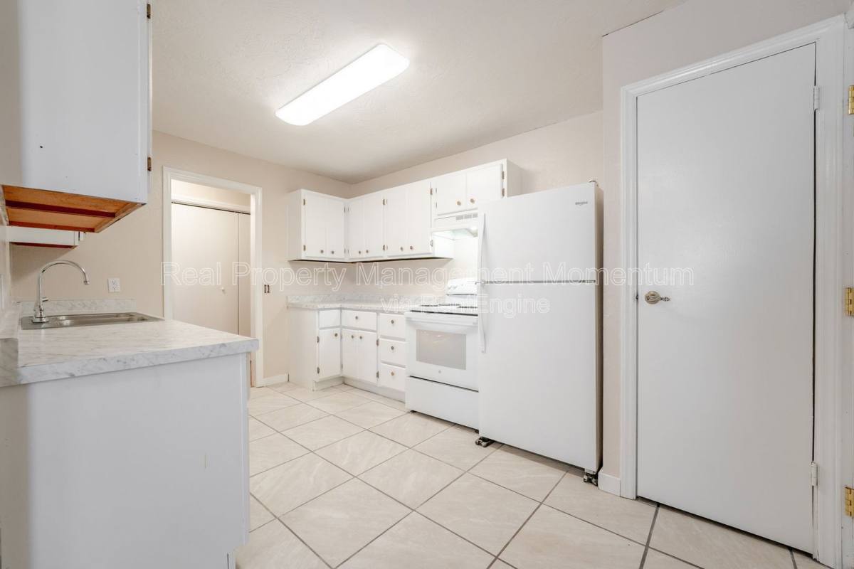Apartment for rent at 1118 W Fair Play St #A, Bolivar, MO 65613