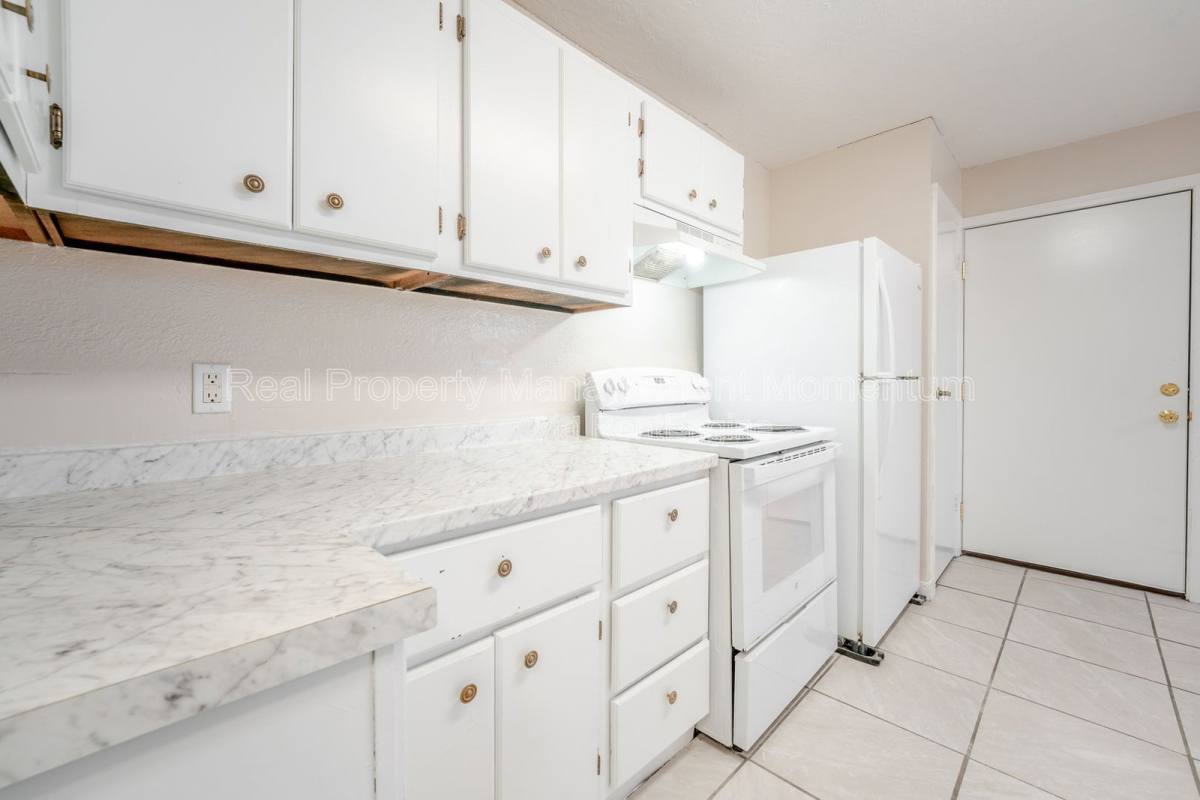 Apartment for rent at 1118 W Fair Play St #A, Bolivar, MO 65613