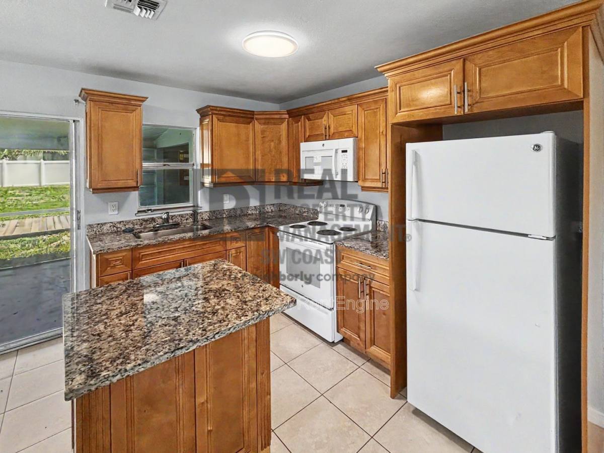 Apartment for rent at 843 SW 16th Terrace, Cape Coral, FL 33991