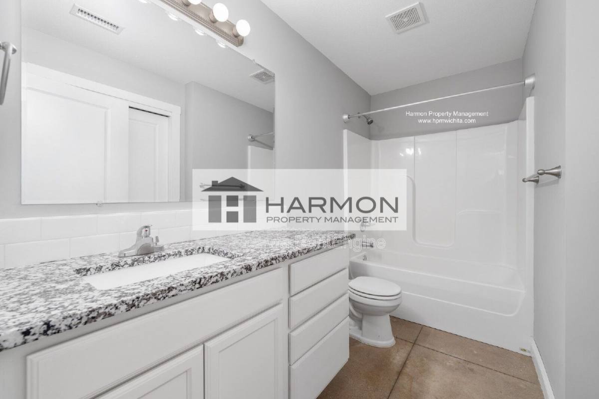 Apartment for rent at 5326 N Hillside St #129, Wichita, KS 67219