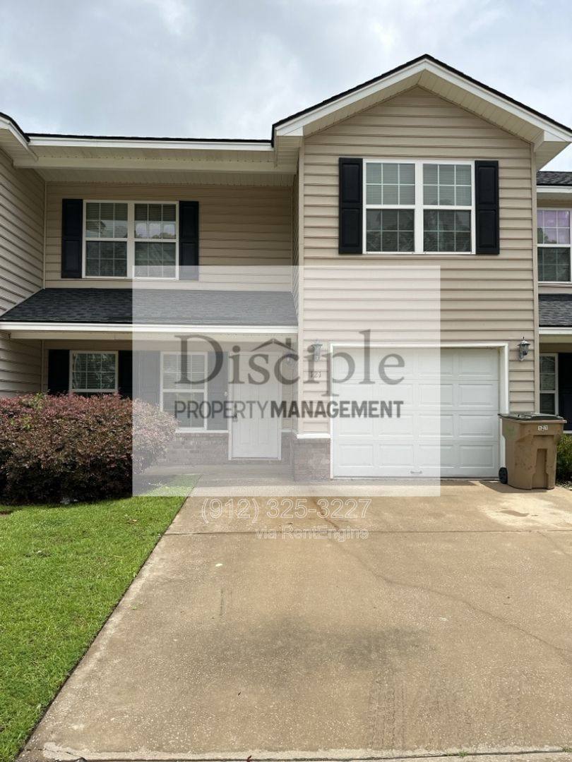 Townhouse for rent at 121 Aubrey Trail, Richmond Hill, GA 31324