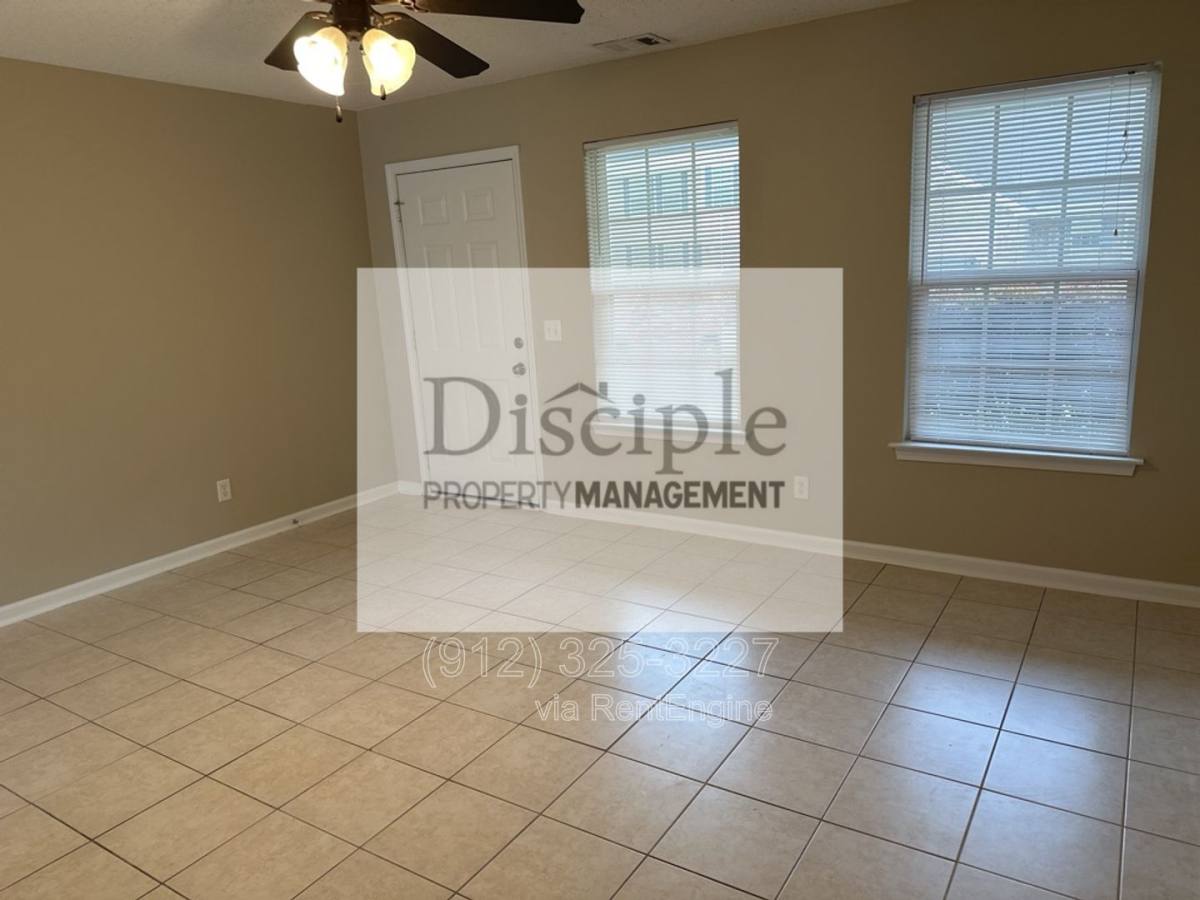 Townhouse for rent at 121 Aubrey Trail, Richmond Hill, GA 31324