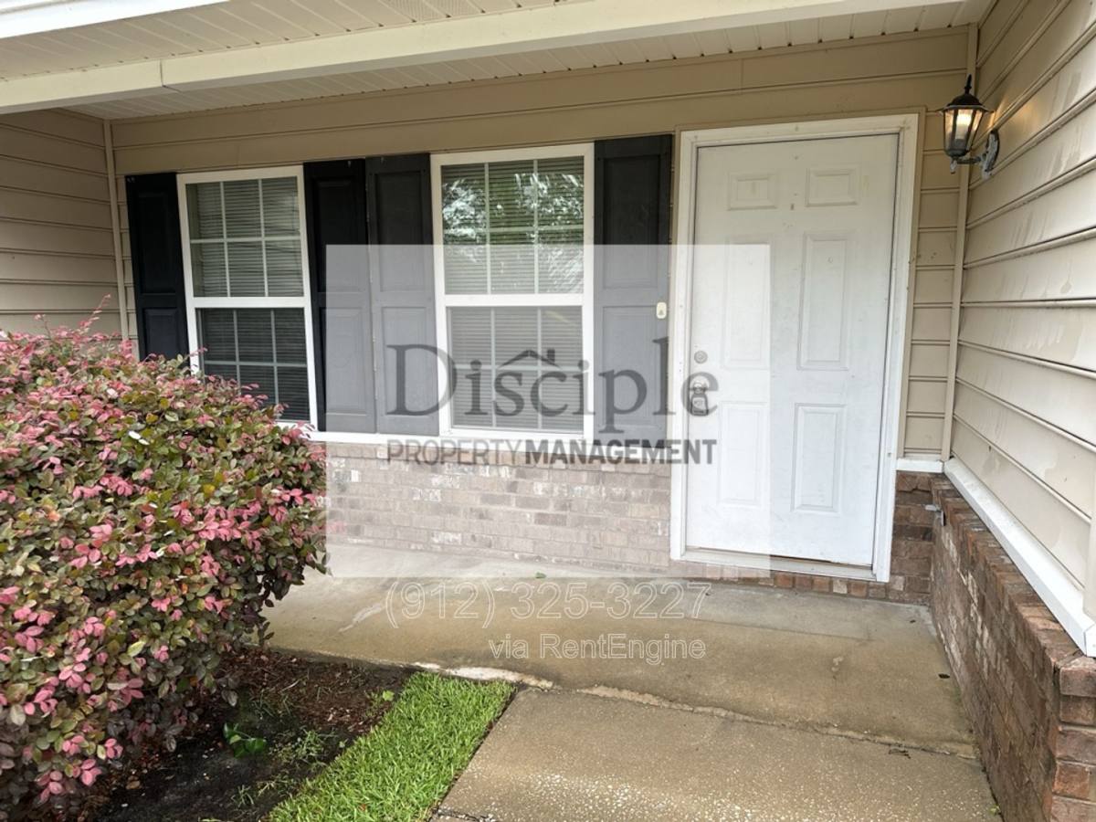 Townhouse for rent at 121 Aubrey Trail, Richmond Hill, GA 31324